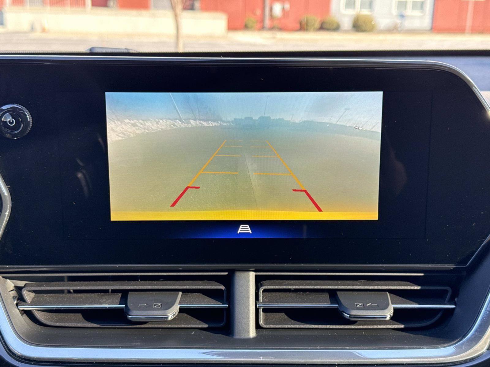 Used 2025 Chevrolet Trax RS w/ Sunroof Package image 5