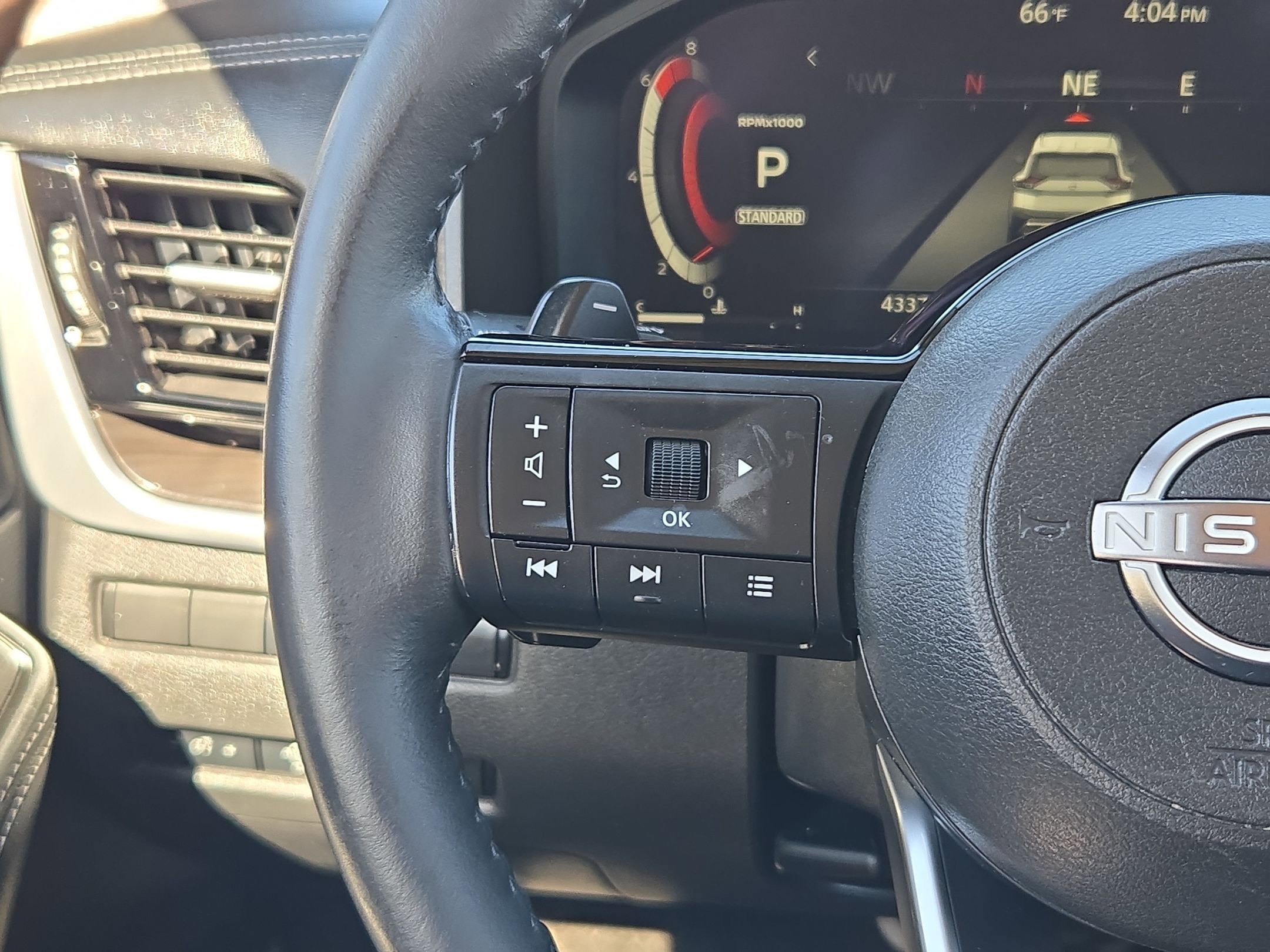 Used 2023 Nissan Rogue Platinum w/ Platinum Premium Package image 23