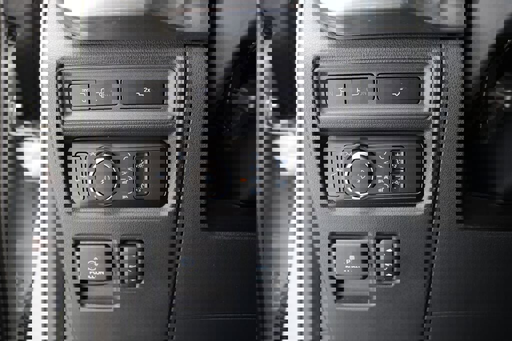 Used 2023 Ford F150 Lariat image 36