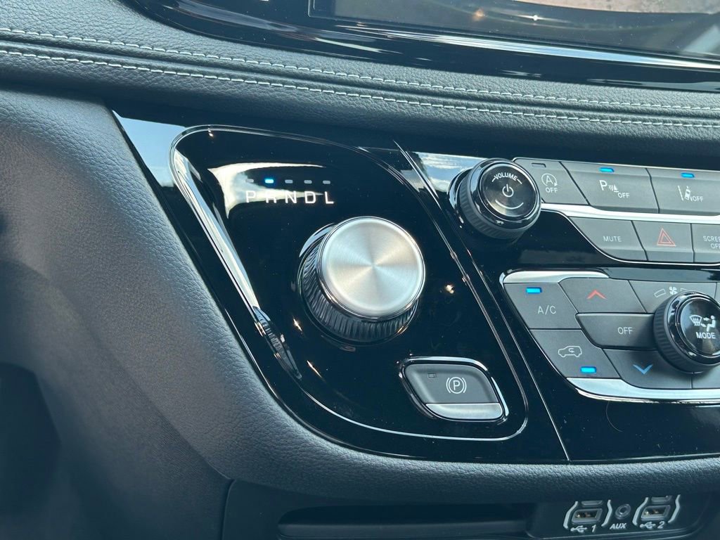 New 2025 Chrysler Pacifica Select w/ Uconnect Theater Family Group image 15