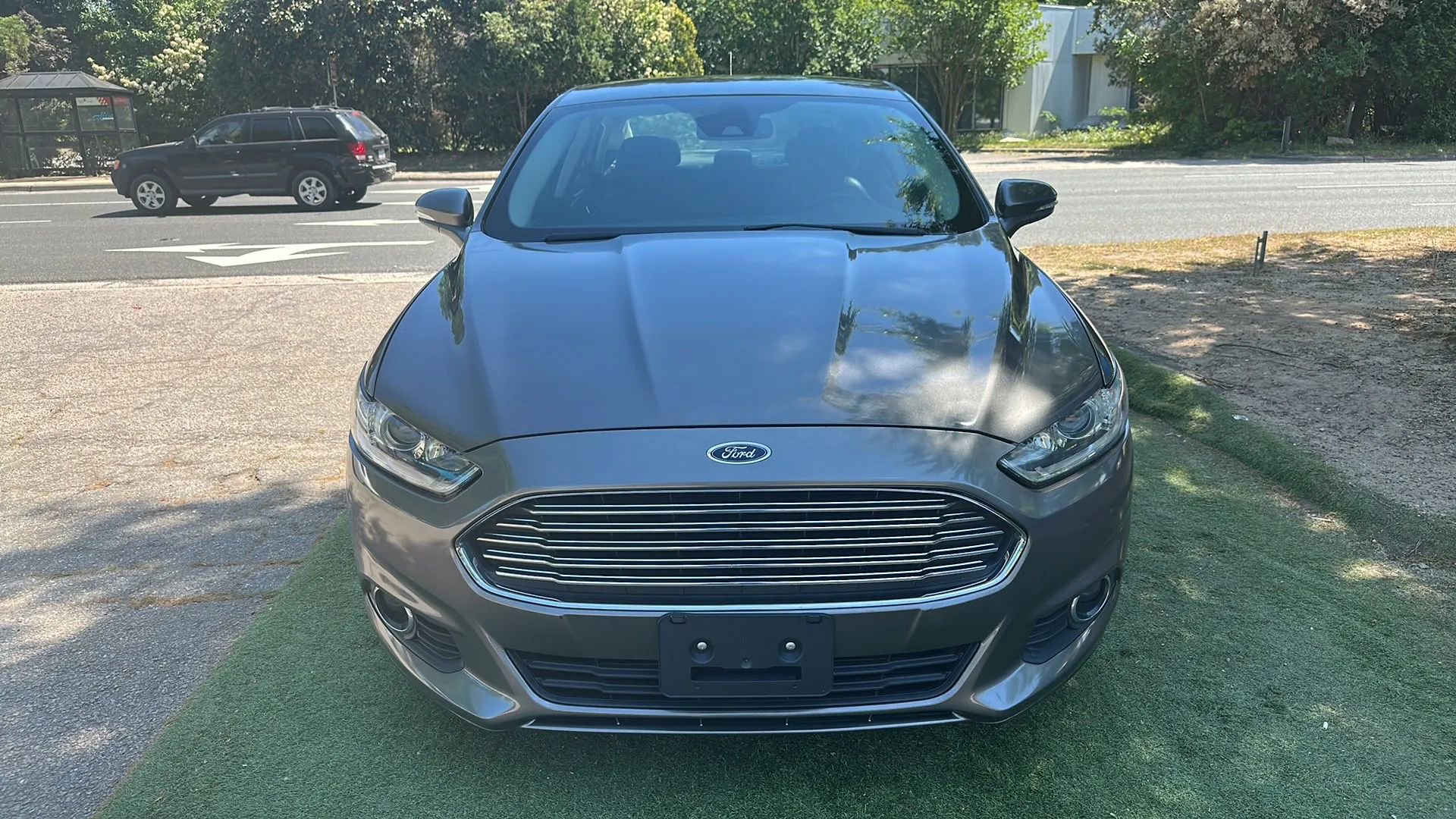 Used 2013 Ford Fusion SE FWD image 2