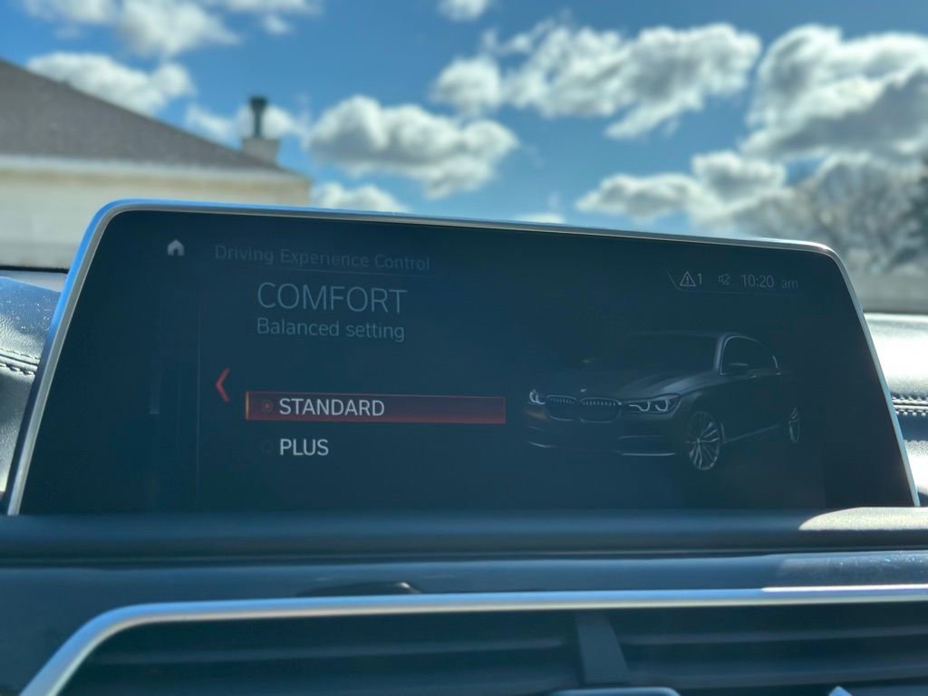 Used 2018 BMW 750i xDrive image 40