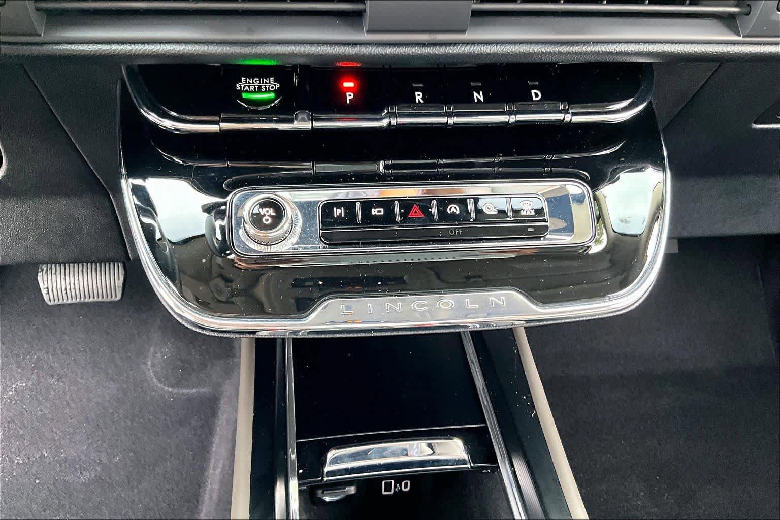 Used 2025 Lincoln Corsair FWD image 33