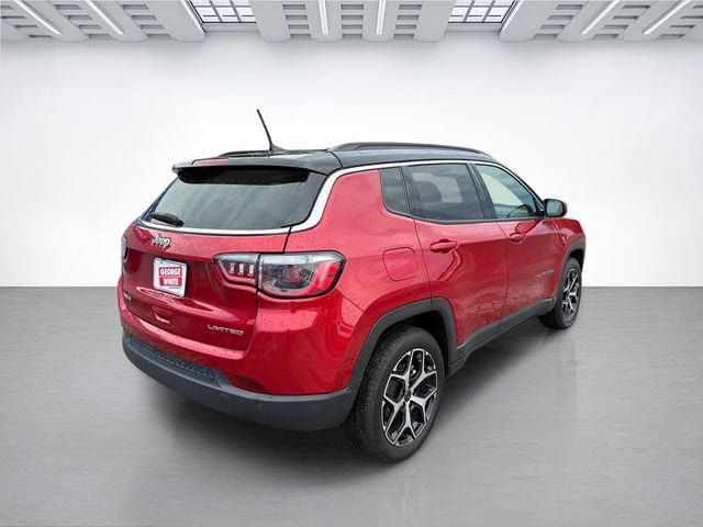 Used 2025 Jeep Compass Limited AWD/4WD image 4