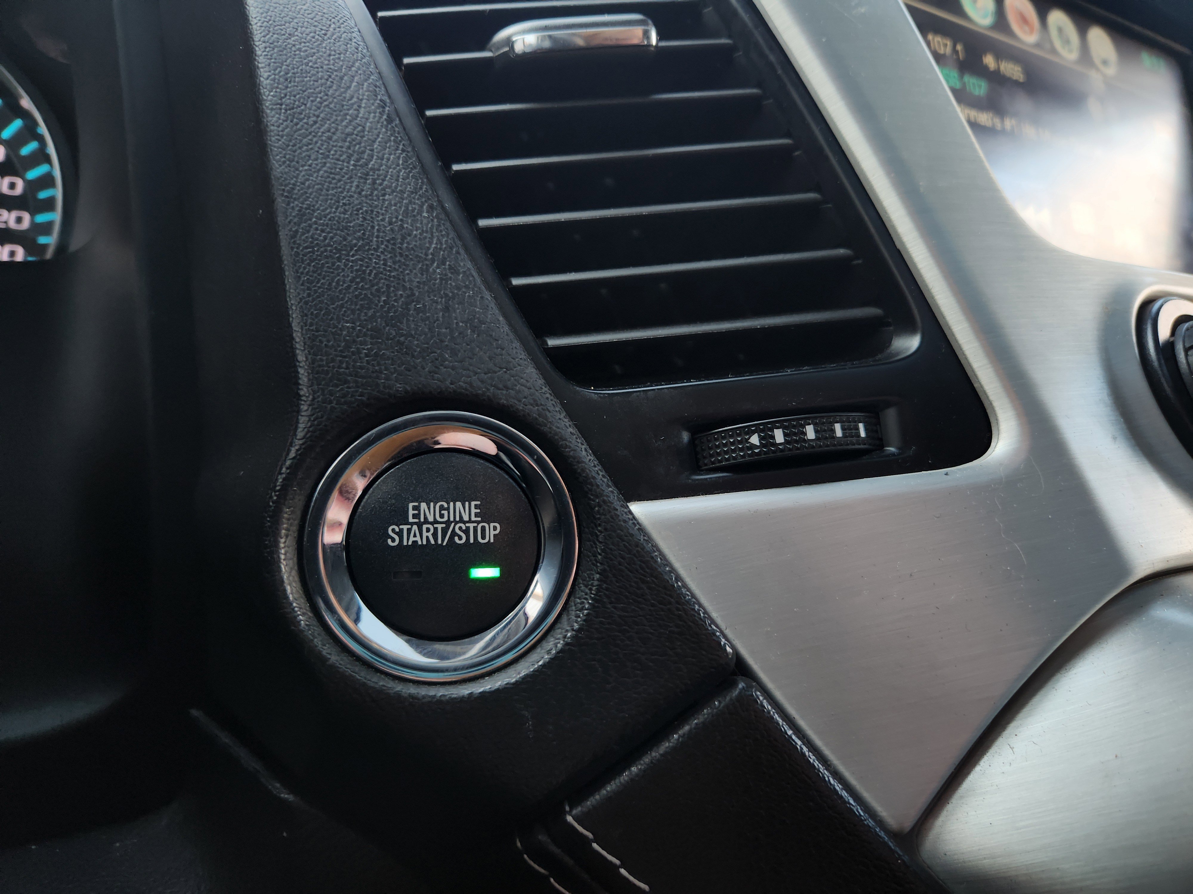 Used 2020 GMC Yukon XL SLT image 28