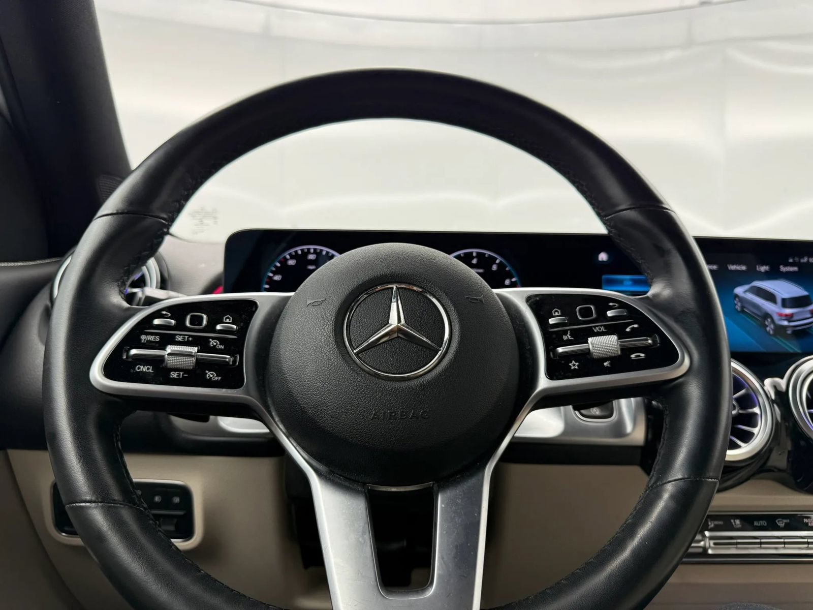 Used 2022 Mercedes-Benz GLB 250 4MATIC image 31