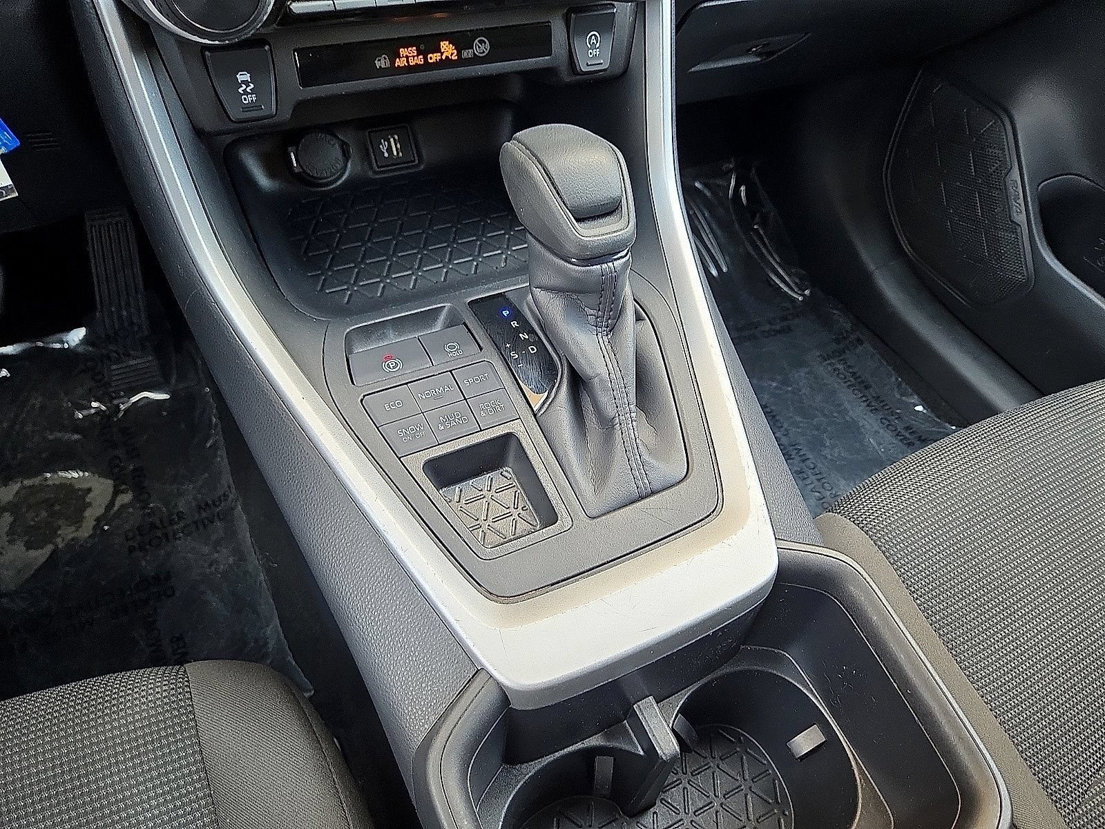 Used 2025 Toyota RAV4 LE AWD/4WD image 30