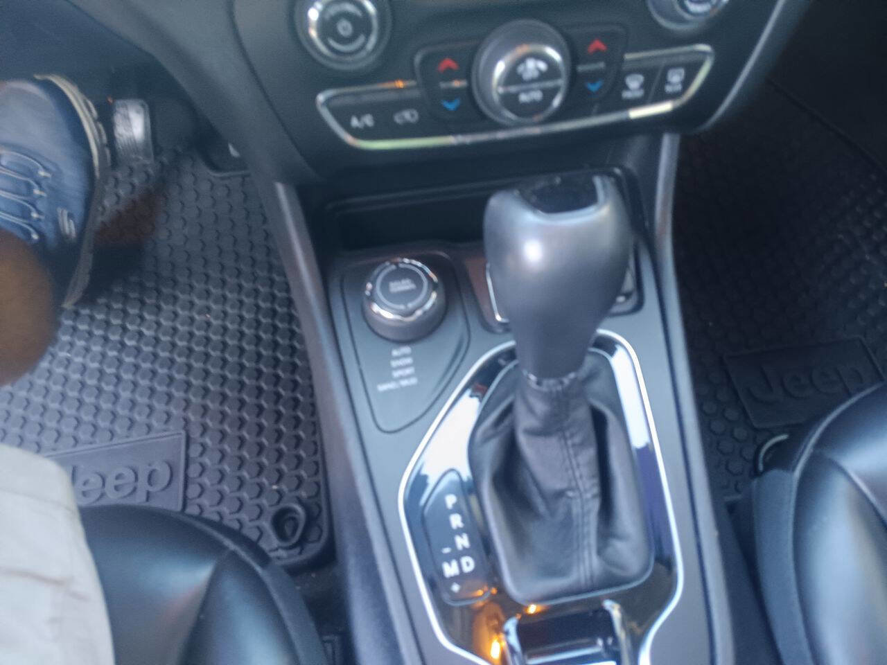 Used 2019 Jeep Cherokee Latitude Plus image 13