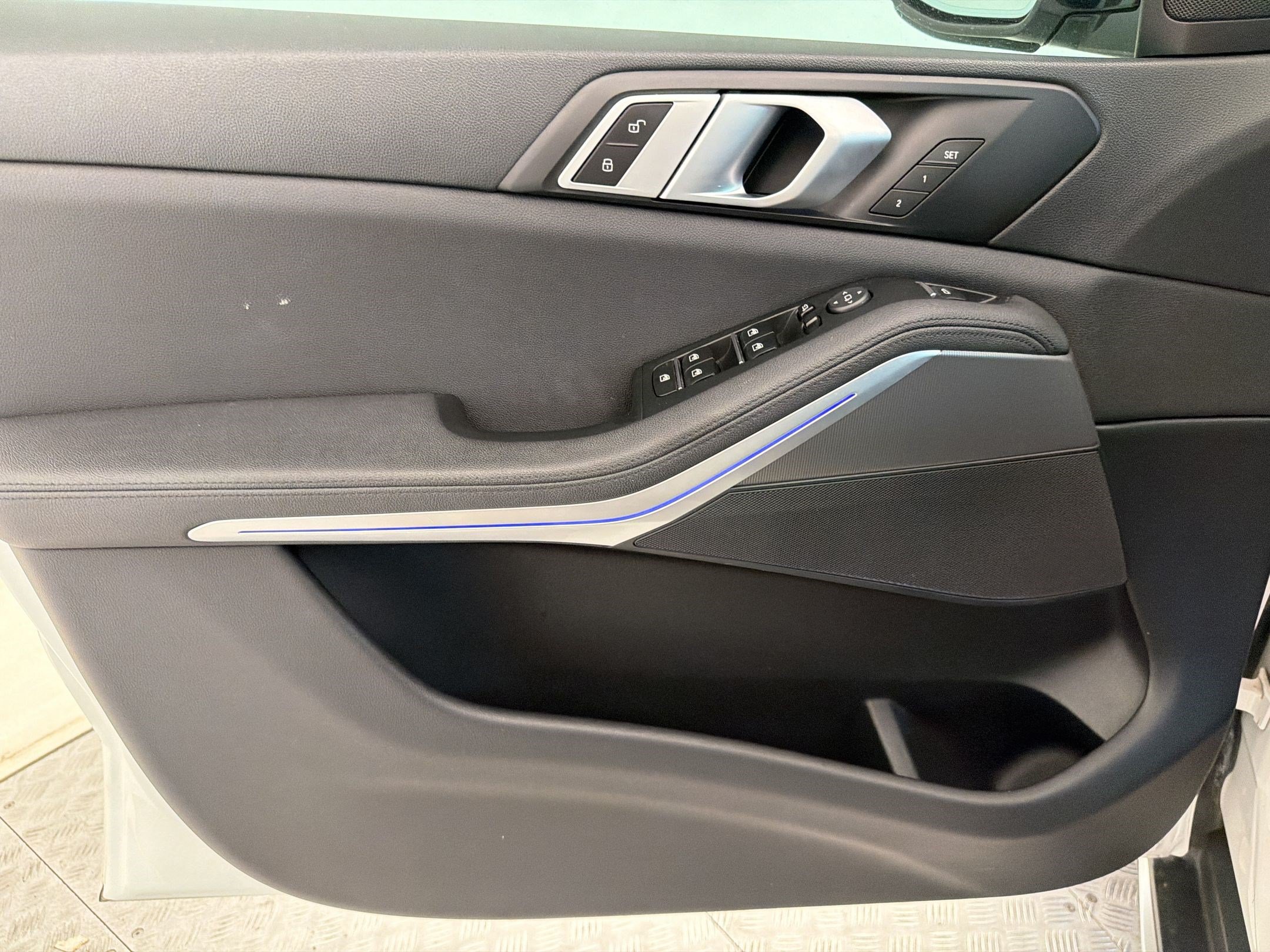 Used 2019 BMW X5 xDrive40i w/ Convenience Package AWD/4WD image 14