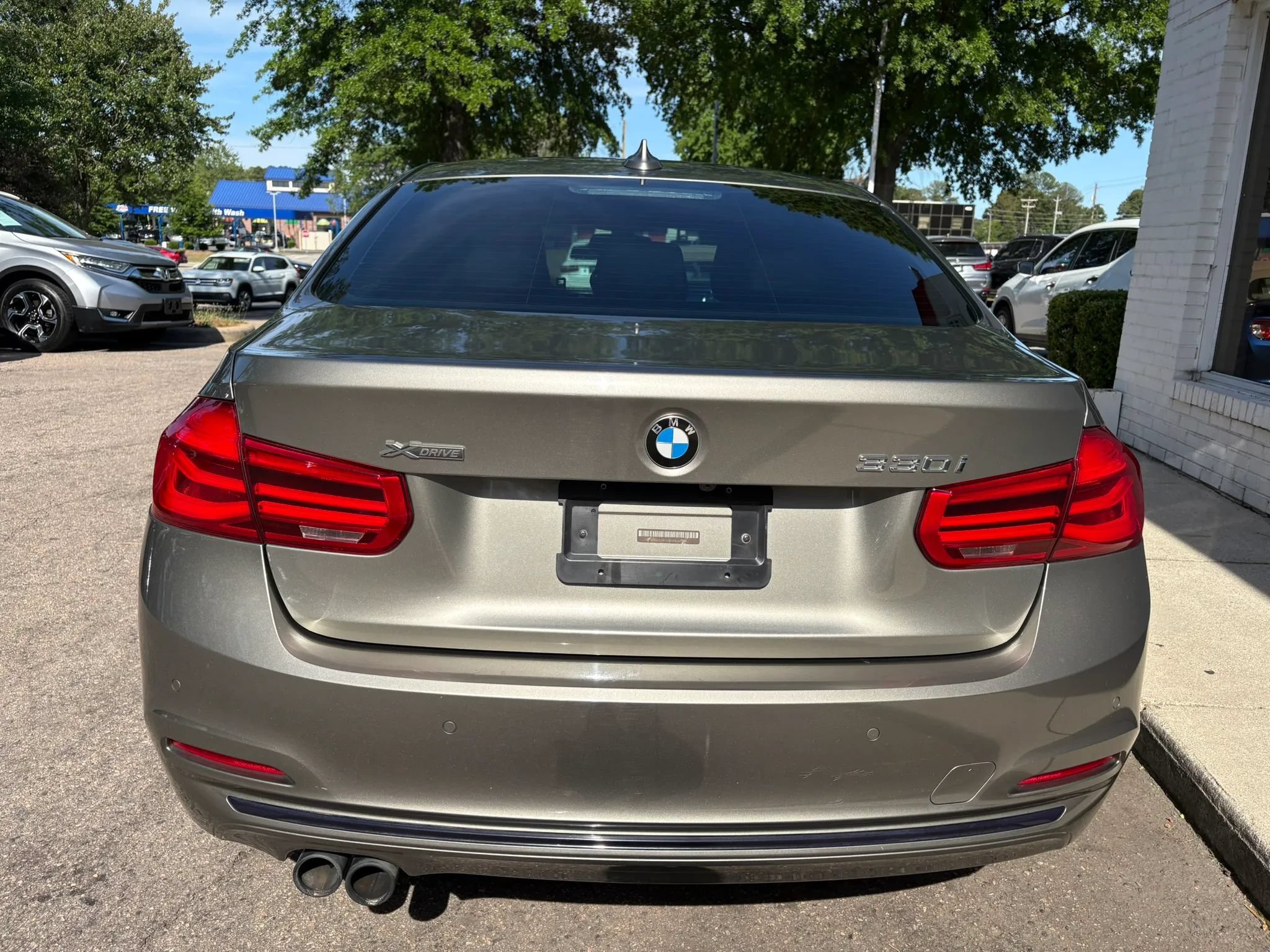 Used 2017 BMW 330i xDrive Sedan AWD/4WD image 6