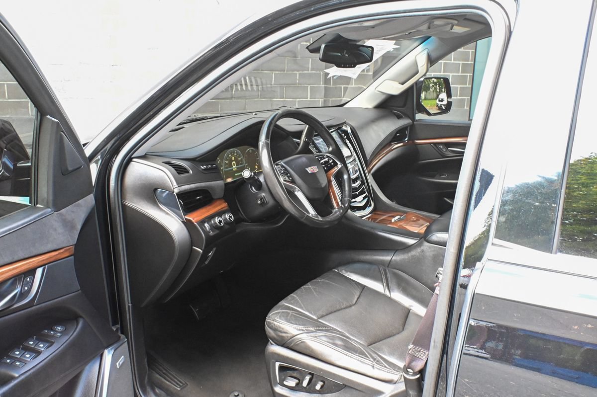 Used 2015 Cadillac Escalade Premium AWD/4WD image 7