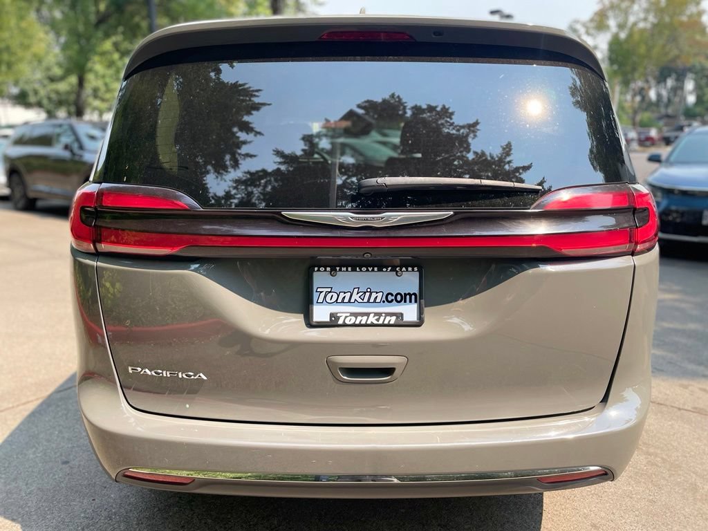 Used 2022 Chrysler Pacifica Touring-L FWD image 5