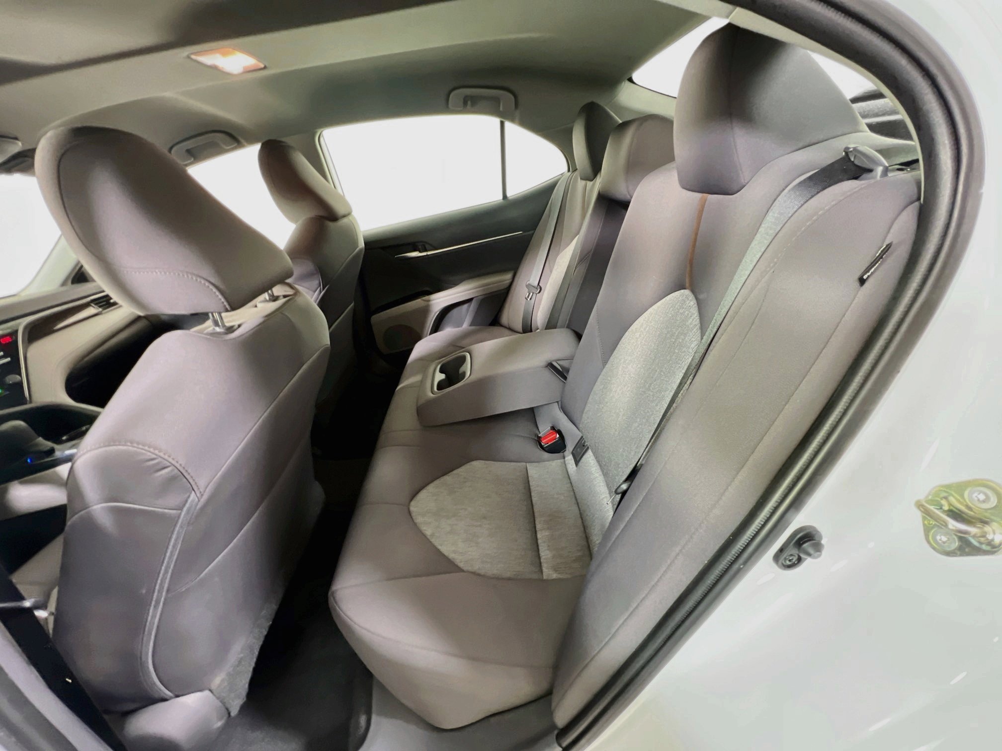 Used 2020 Toyota Camry LE FWD image 22