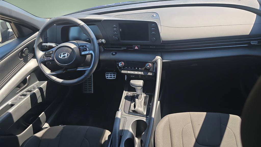 Certified 2025 Hyundai Elantra Sport FWD image 11