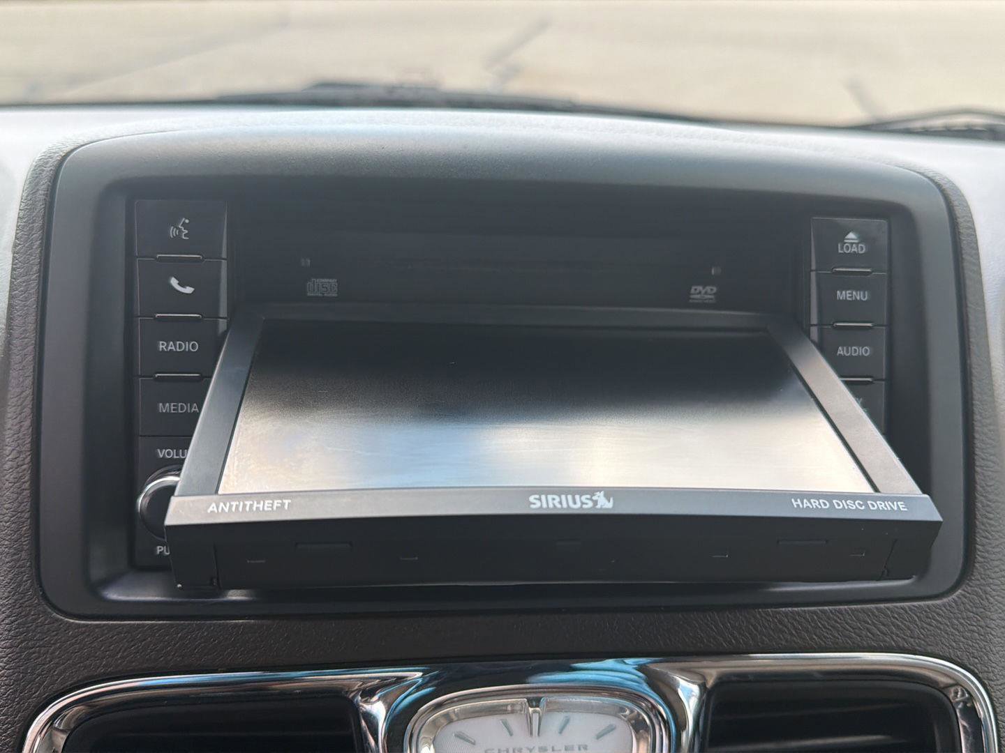 Used 2016 Chrysler Town & Country Touring FWD image 27