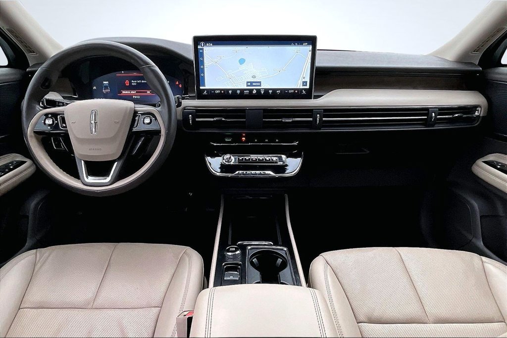 Used 2023 Lincoln Corsair Reserve w/ Equipment Group 201A FWD image 9