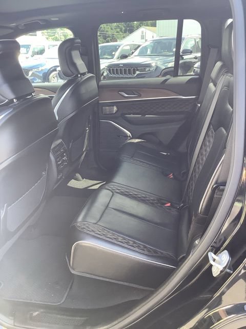 Certified 2023 Jeep Grand Cherokee Summit AWD/4WD image 26