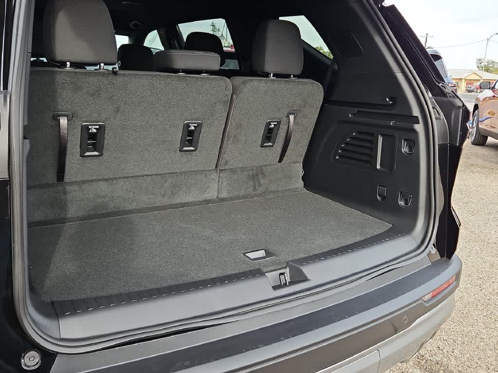 Used 2026 Chevrolet Traverse LT w/ Driver Confidence Package FWD image 23