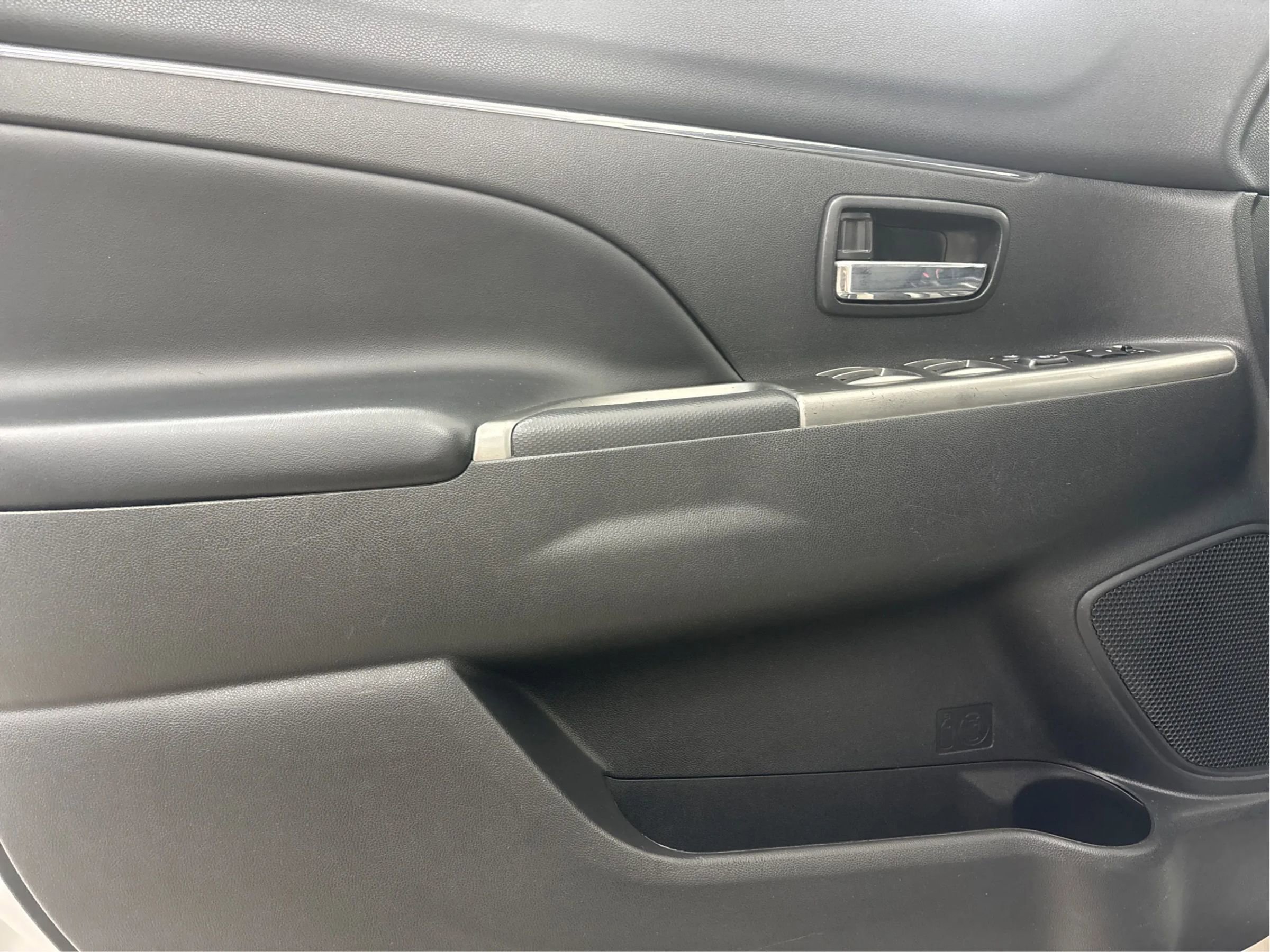 Used 2018 Mitsubishi Outlander Sport SE AWD/4WD image 26