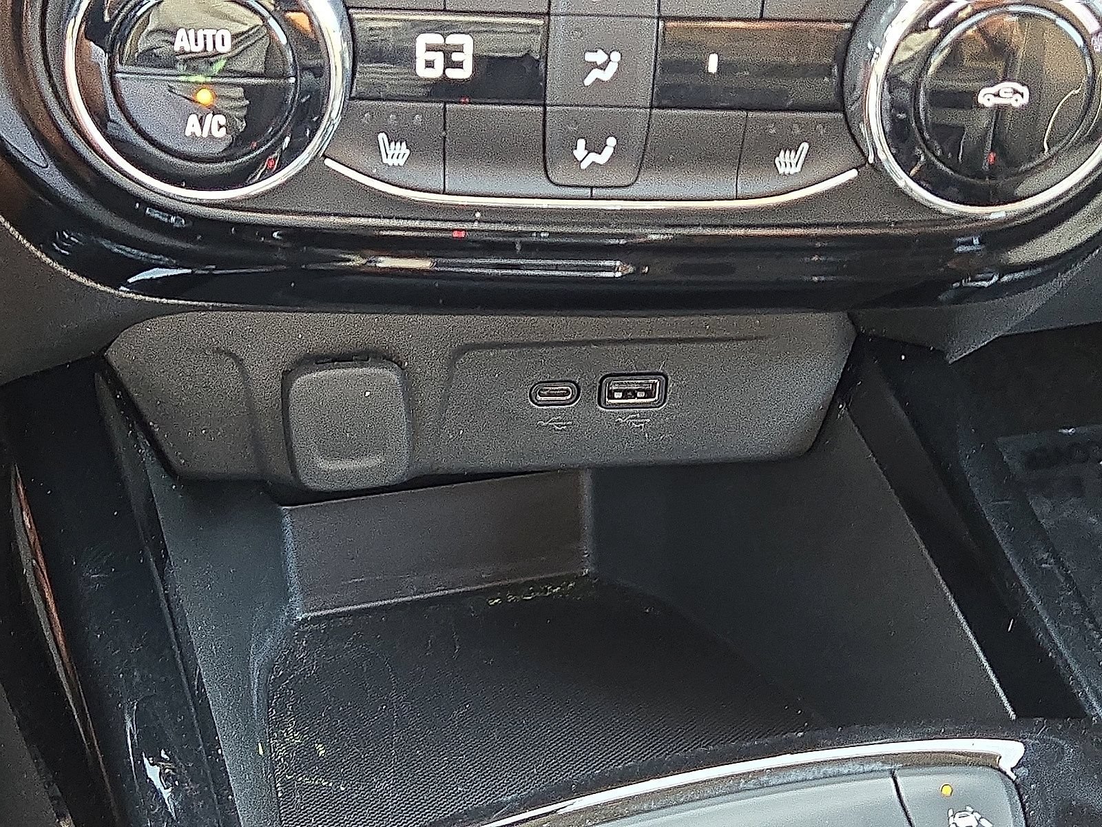 Used 2025 Chevrolet Trax LT w/ Driver Confidence Package FWD image 30