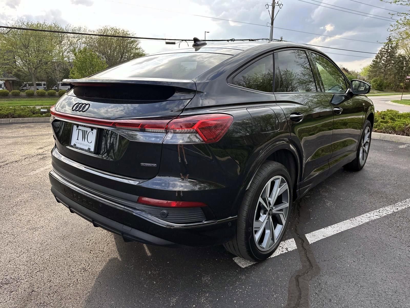 Used 2023 Audi Q4 e-tron Premium Plus w/ Premium Plus AWD/4WD image 5
