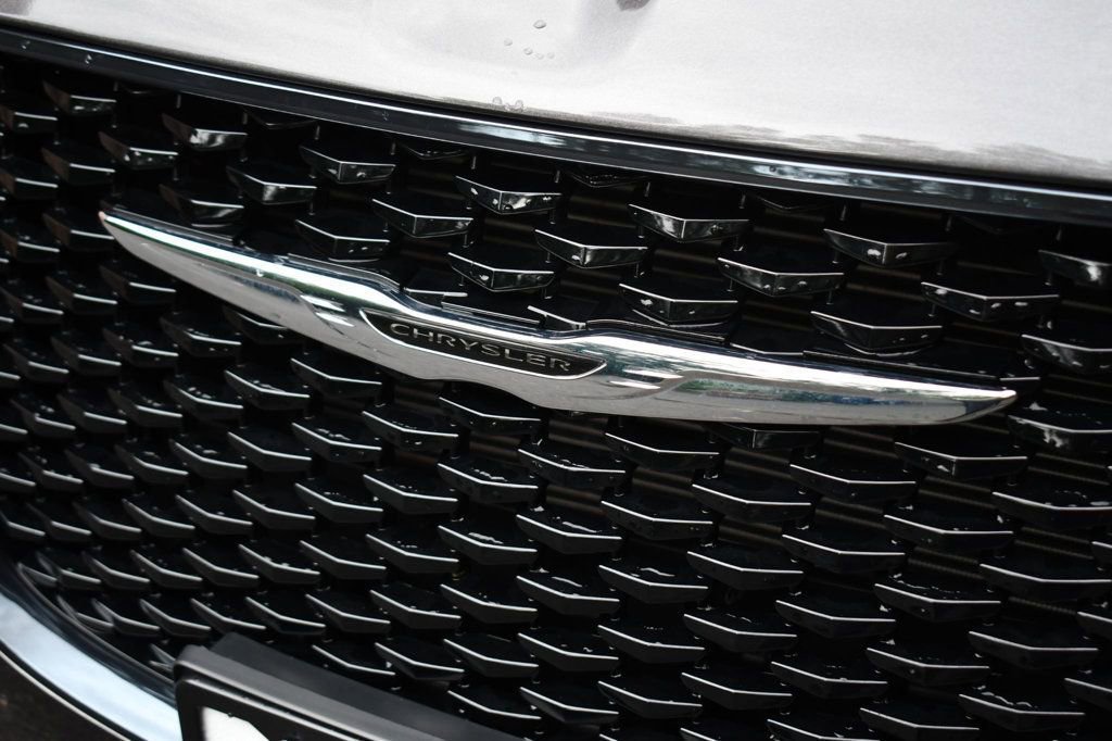 Used 2019 Chrysler 300 S image 3