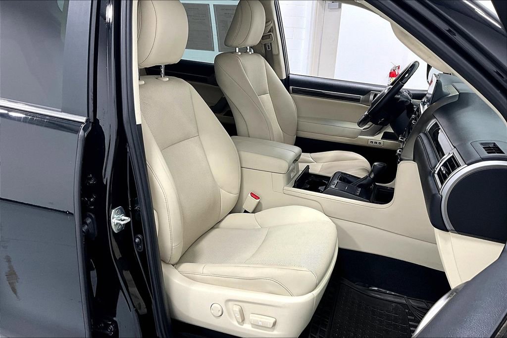 Used 2023 Lexus GX 460 Premium w/ Accessory Package image 10