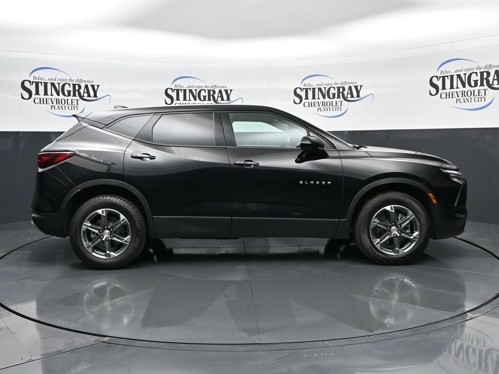 Used 2025 Chevrolet Blazer LT AWD/4WD image 10