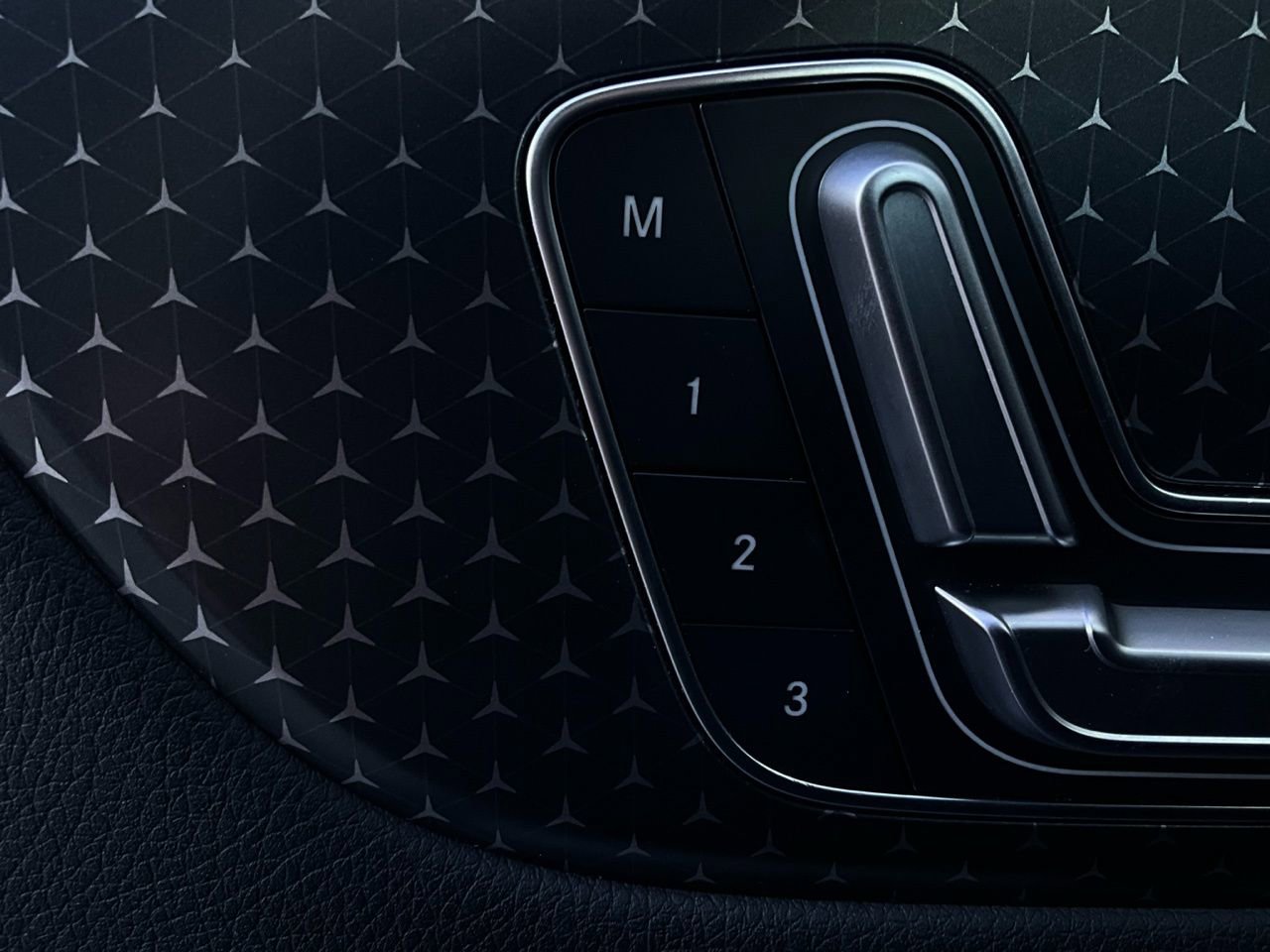 Used 2025 Mercedes-Benz GLA 250 4MATIC image 23