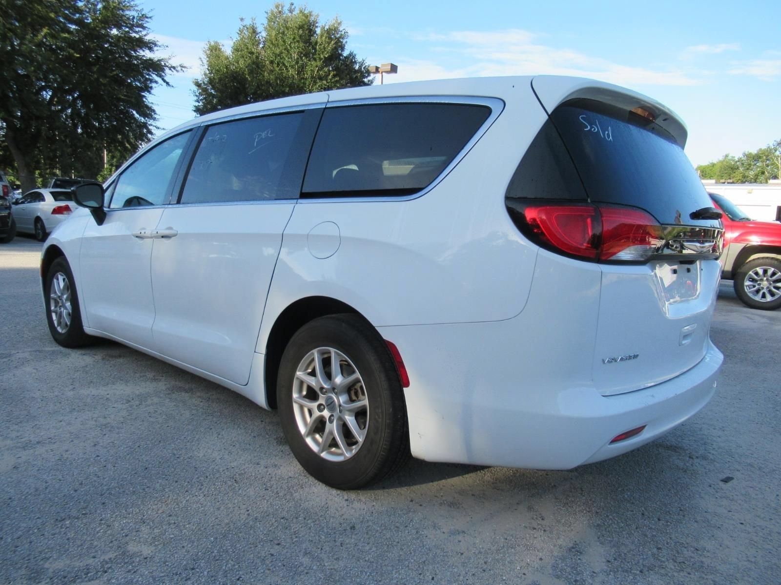 Certified 2024 Chrysler Voyager LX FWD image 3