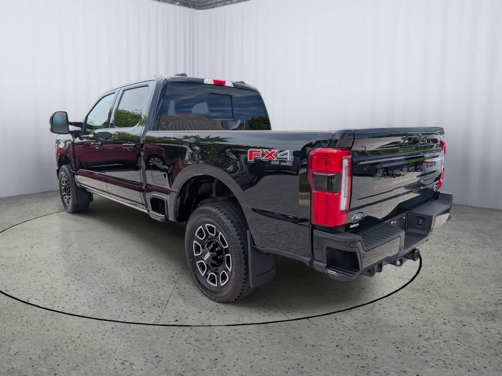 Used 2025 Ford F250 Platinum AWD/4WD image 4