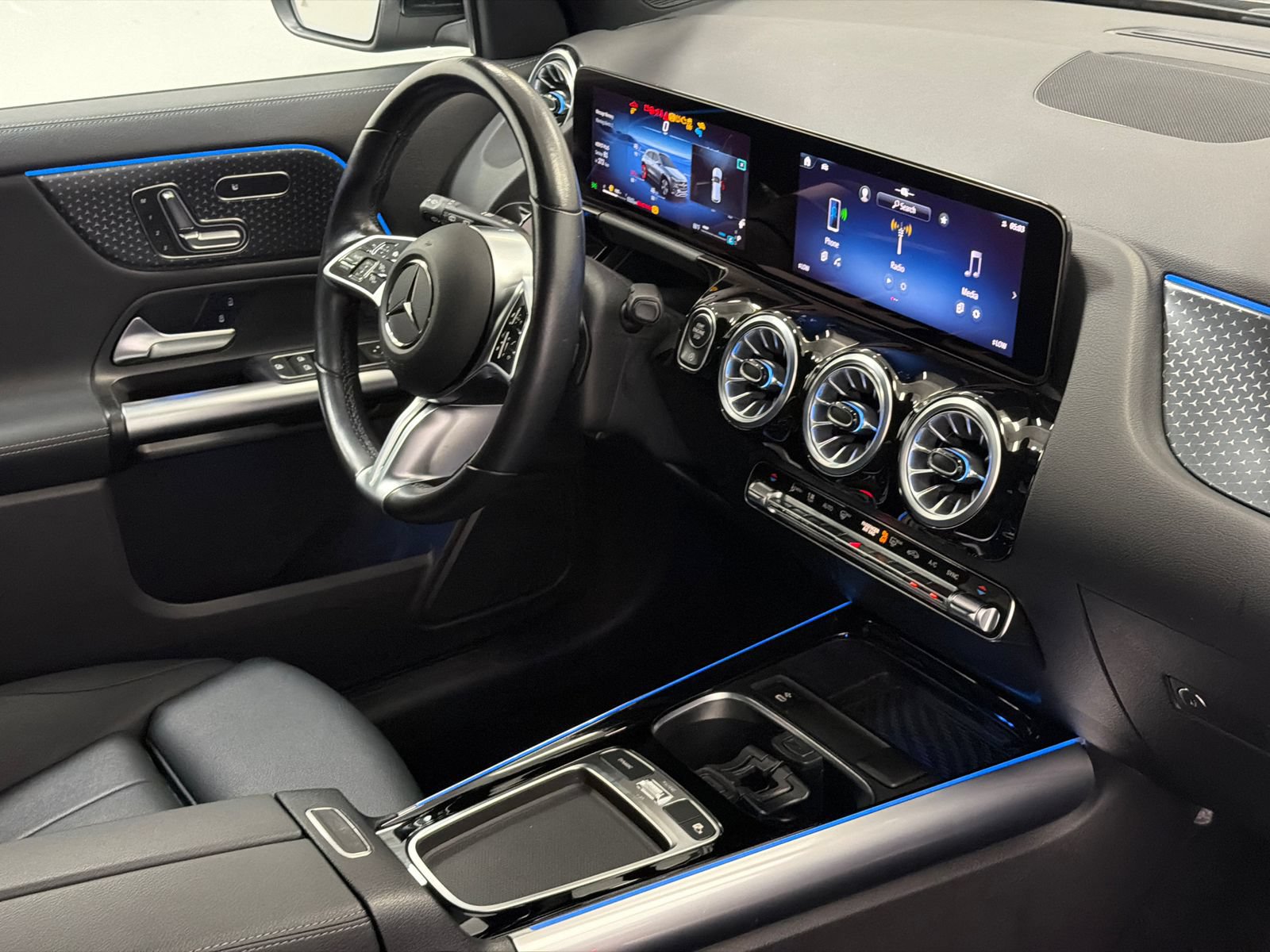 Used 2025 Mercedes-Benz GLA 250 4MATIC image 10