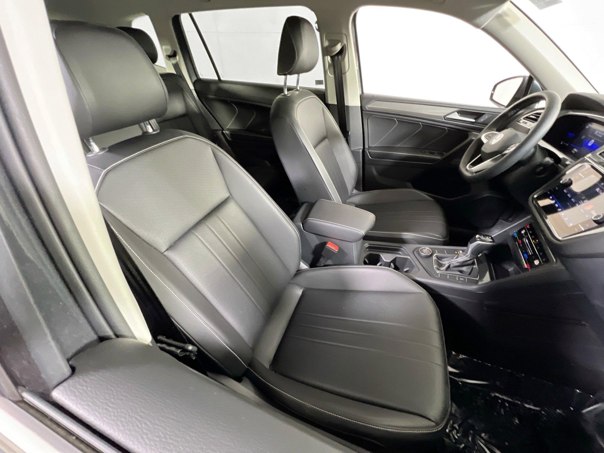 Used 2022 Volkswagen Tiguan SE AWD/4WD image 26