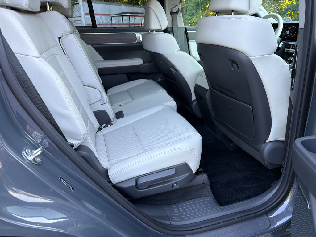Used 2024 Hyundai Santa Fe Limited FWD image 15