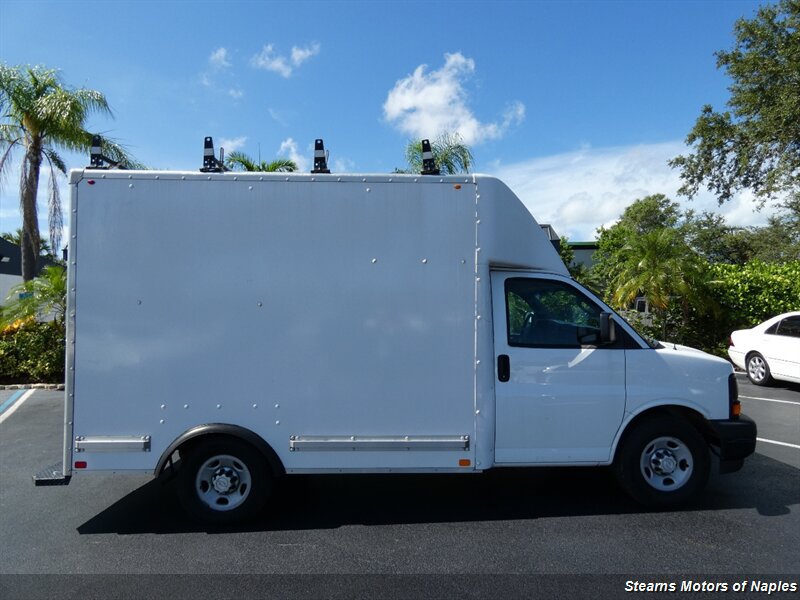 Used 2017 Chevrolet Express 3500 RWD image 2