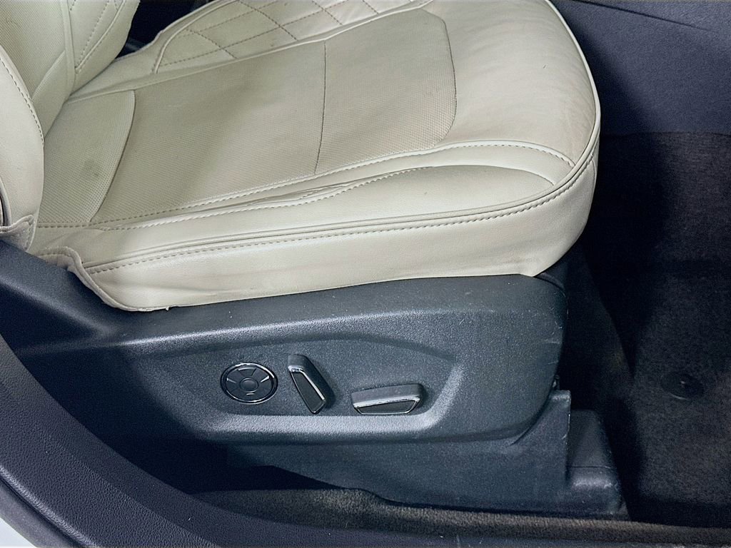 Used 2018 Ford Explorer Platinum image 23