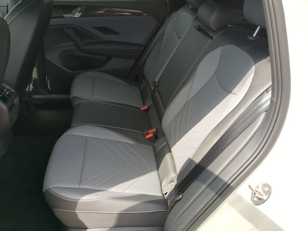 Certified 2026 Volkswagen Tiguan SE R-Line FWD image 17