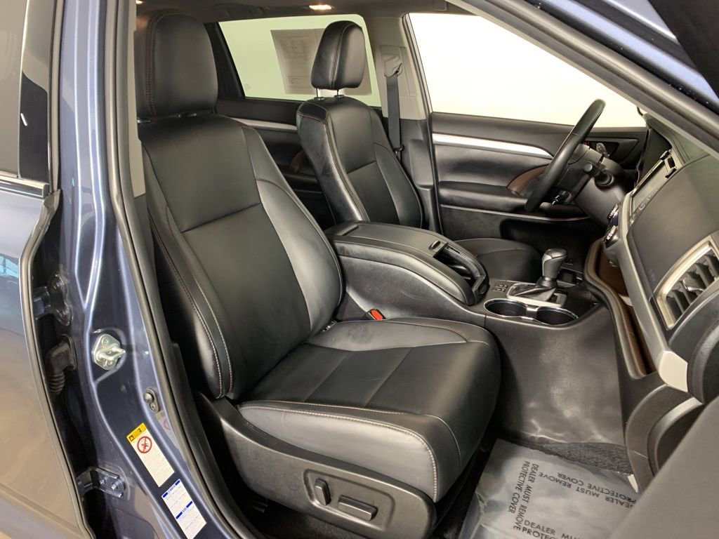 Used 2019 Toyota Highlander XLE AWD/4WD image 38