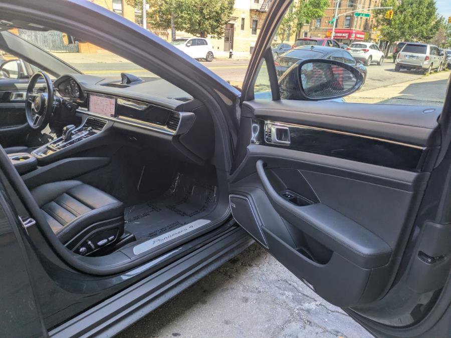 Used 2019 Porsche Panamera 4 image 9