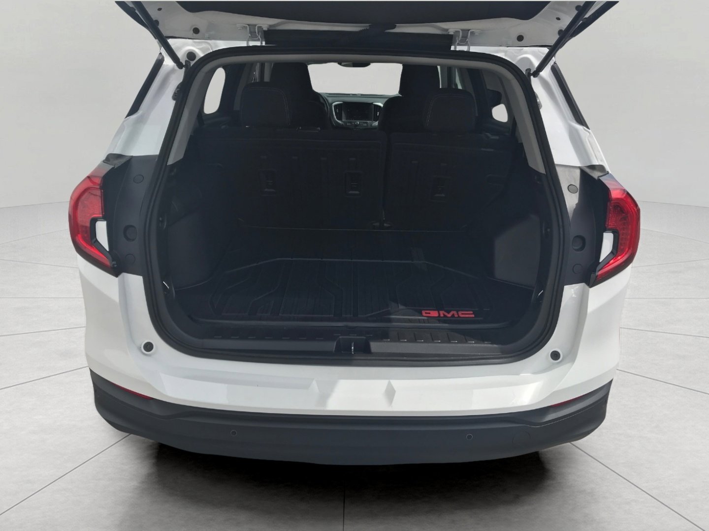 Certified 2024 GMC Terrain SLE w/ Driver Convenience Package AWD/4WD image 32