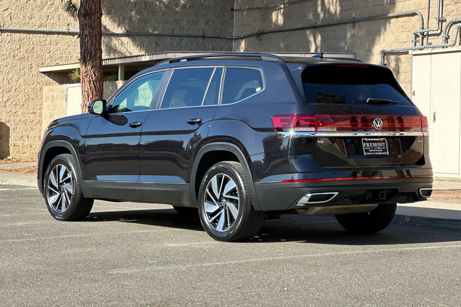 Used 2025 Volkswagen Atlas SE AWD/4WD image 5