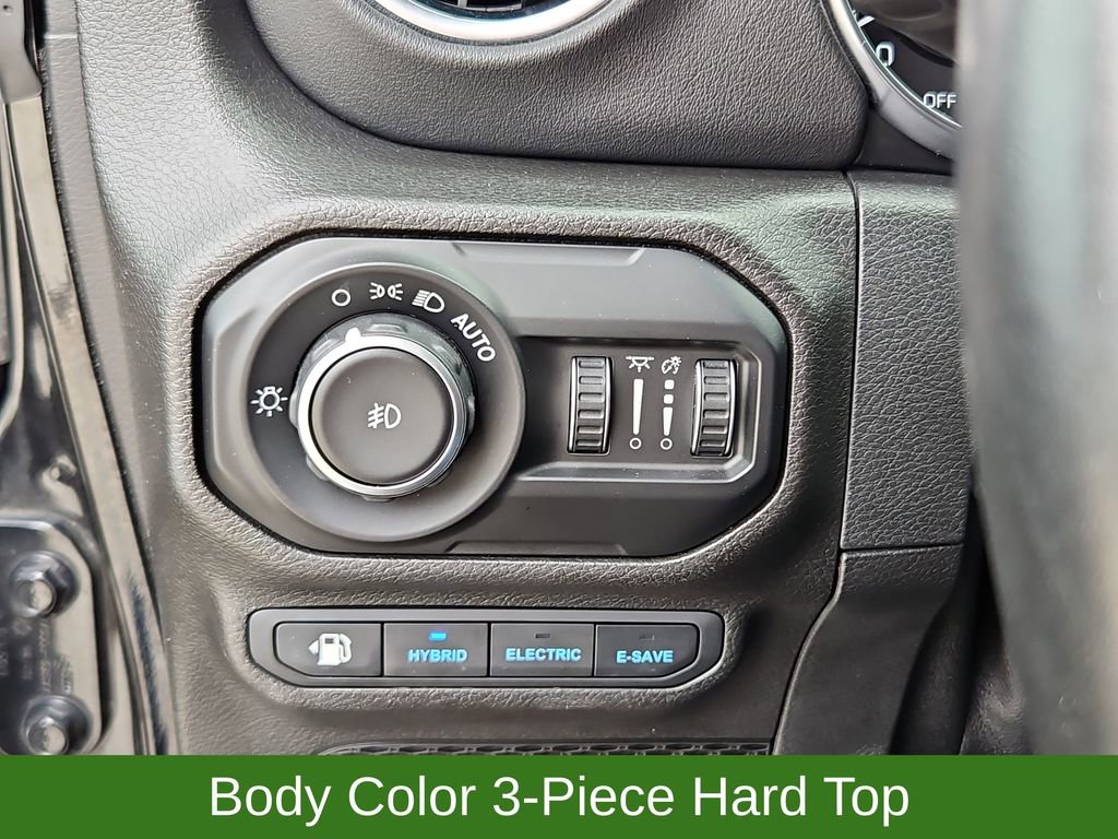 Used 2021 Jeep Wrangler Unlimited Sahara w/ Cold Weather Group image 13