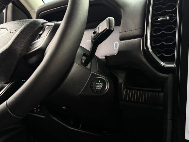 Used 2025 Ford Ranger Lariat w/ Black Appearance Package image 13