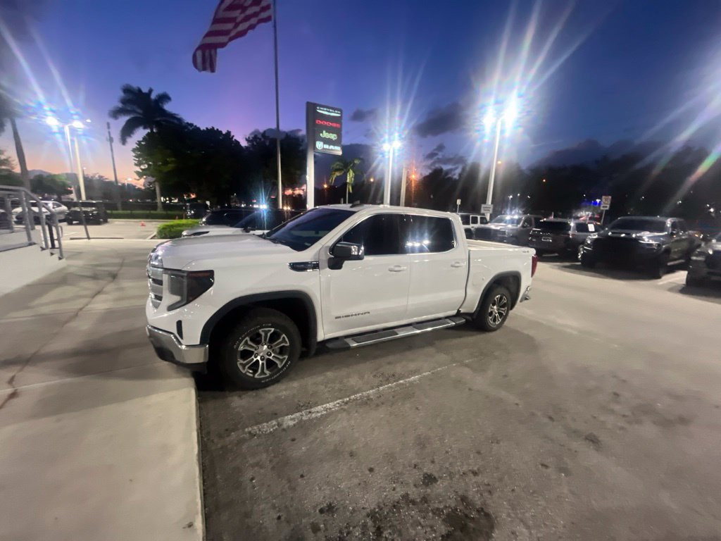 Used 2023 GMC Sierra 1500 SLE AWD/4WD image 4