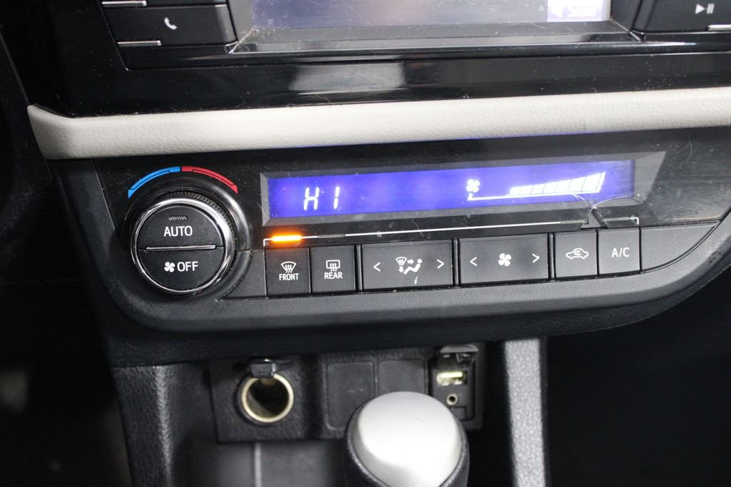 Used 2016 Toyota Corolla LE image 24