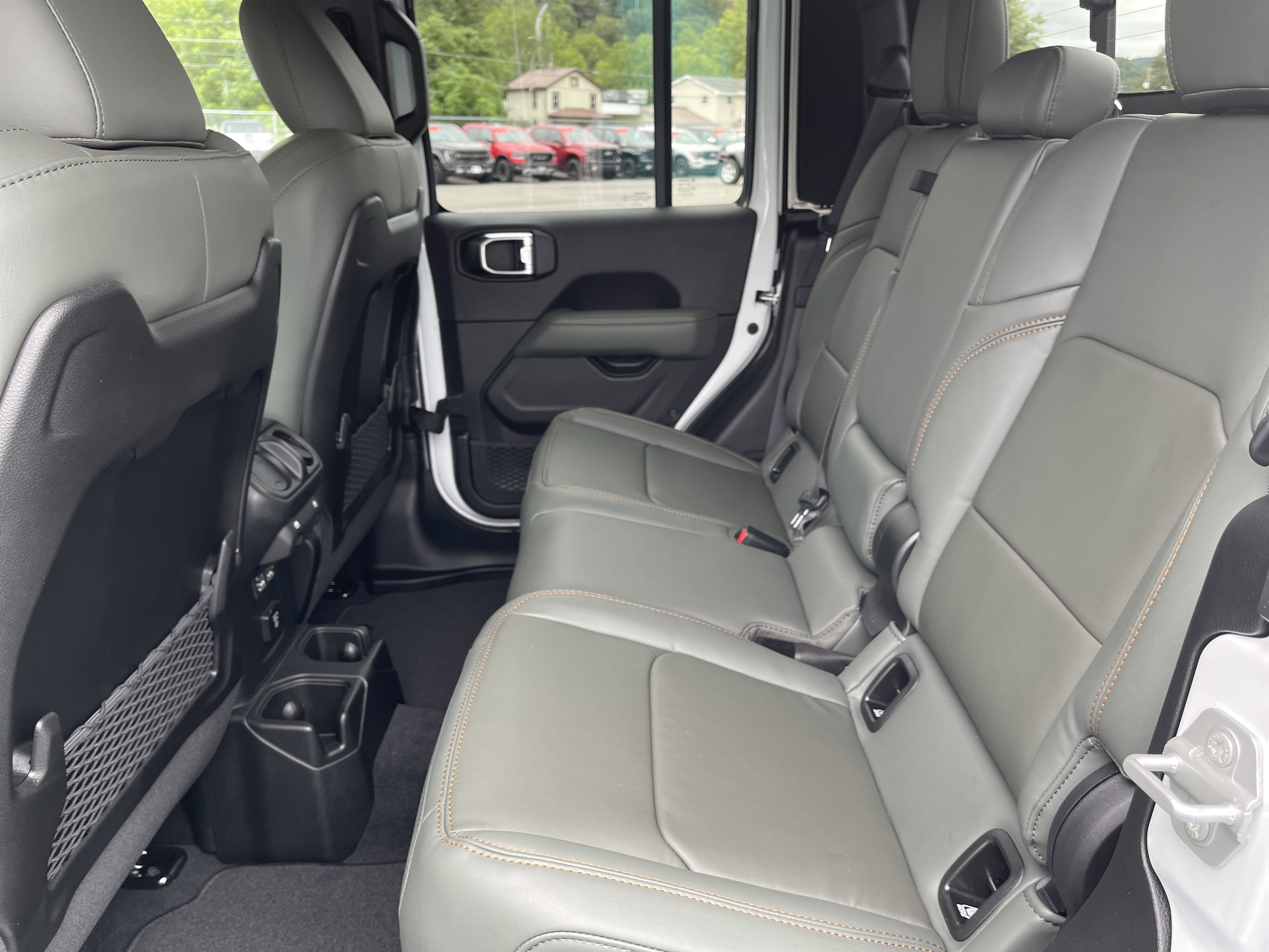 New 2025 Jeep Gladiator Mojave image 14