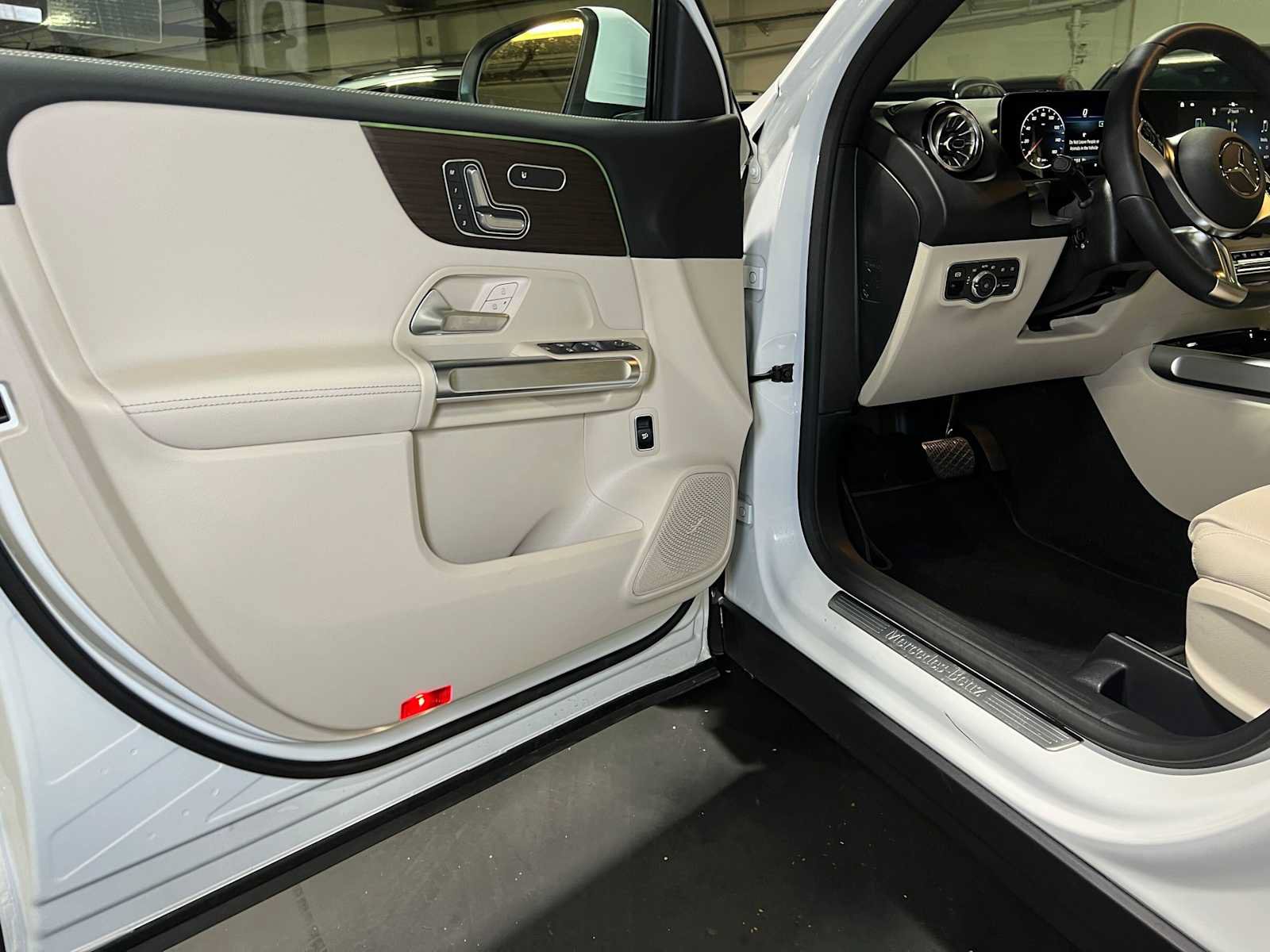 Used 2026 Mercedes-Benz GLB 250 4MATIC image 21
