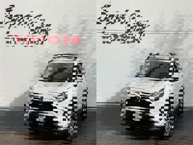 Used 2025 Toyota RAV4 XLE image 1