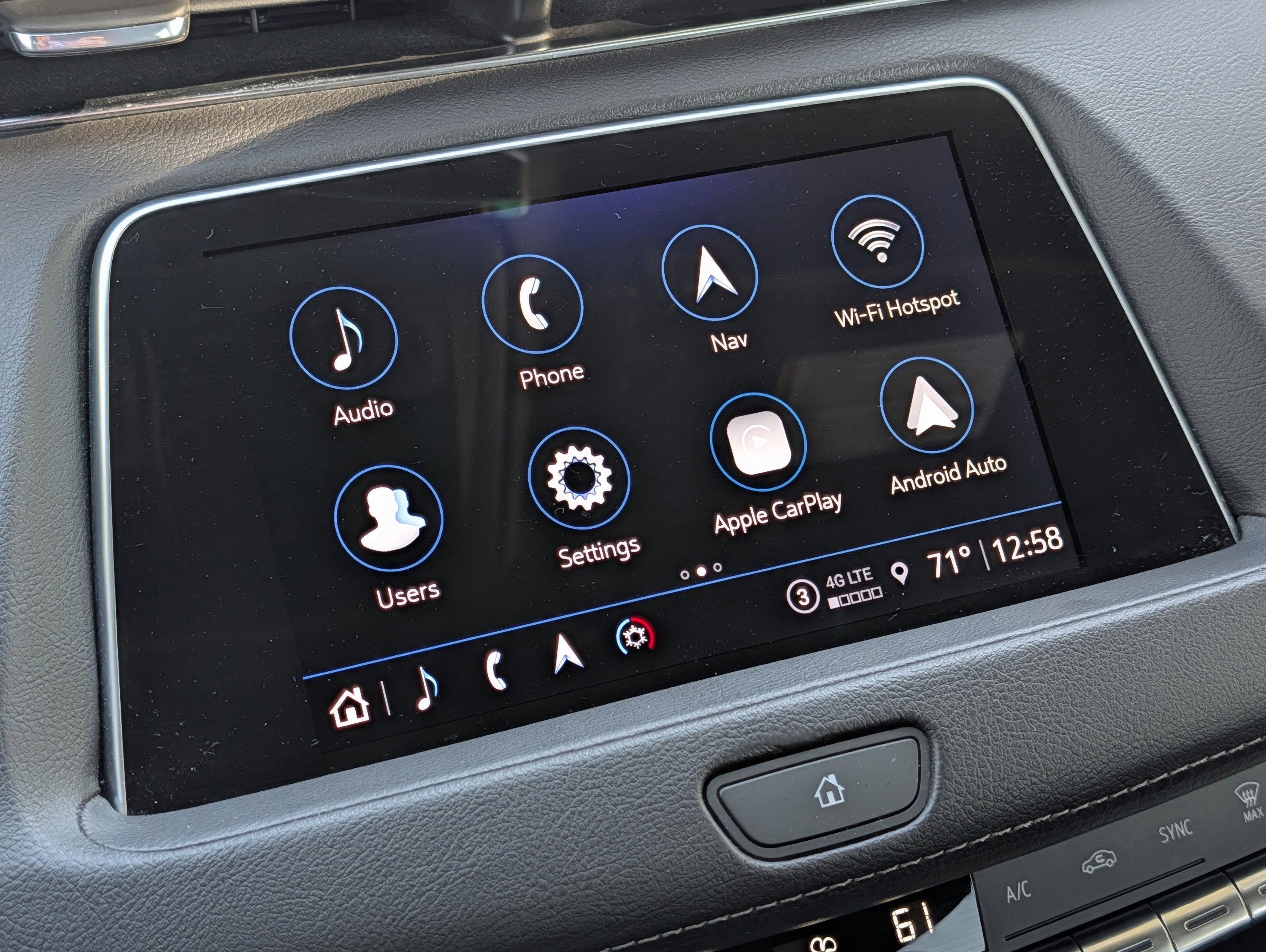 Used 2023 Cadillac XT4 Luxury w/ Cold Weather Package image 35