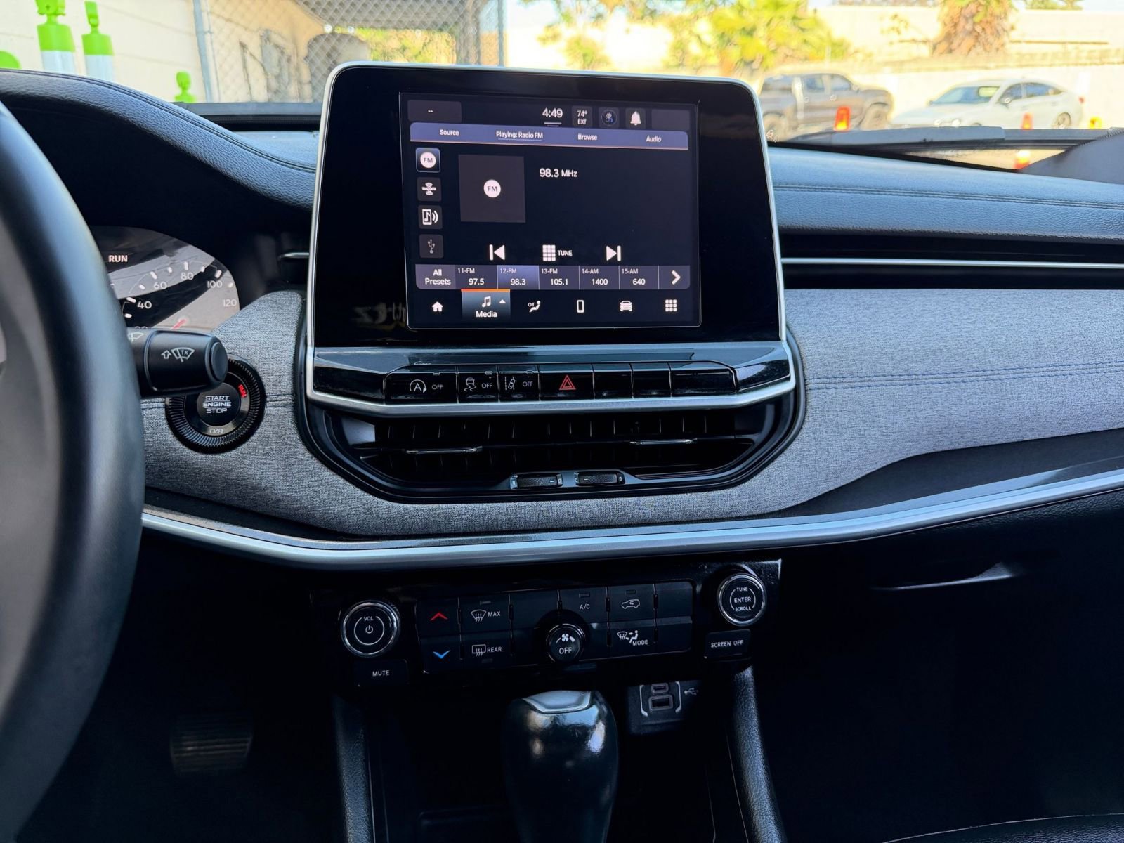 Used 2025 Jeep Compass Latitude AWD/4WD image 17